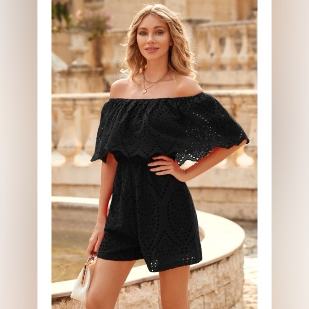 NWT Pretty Garden Black Romper Size Medium
